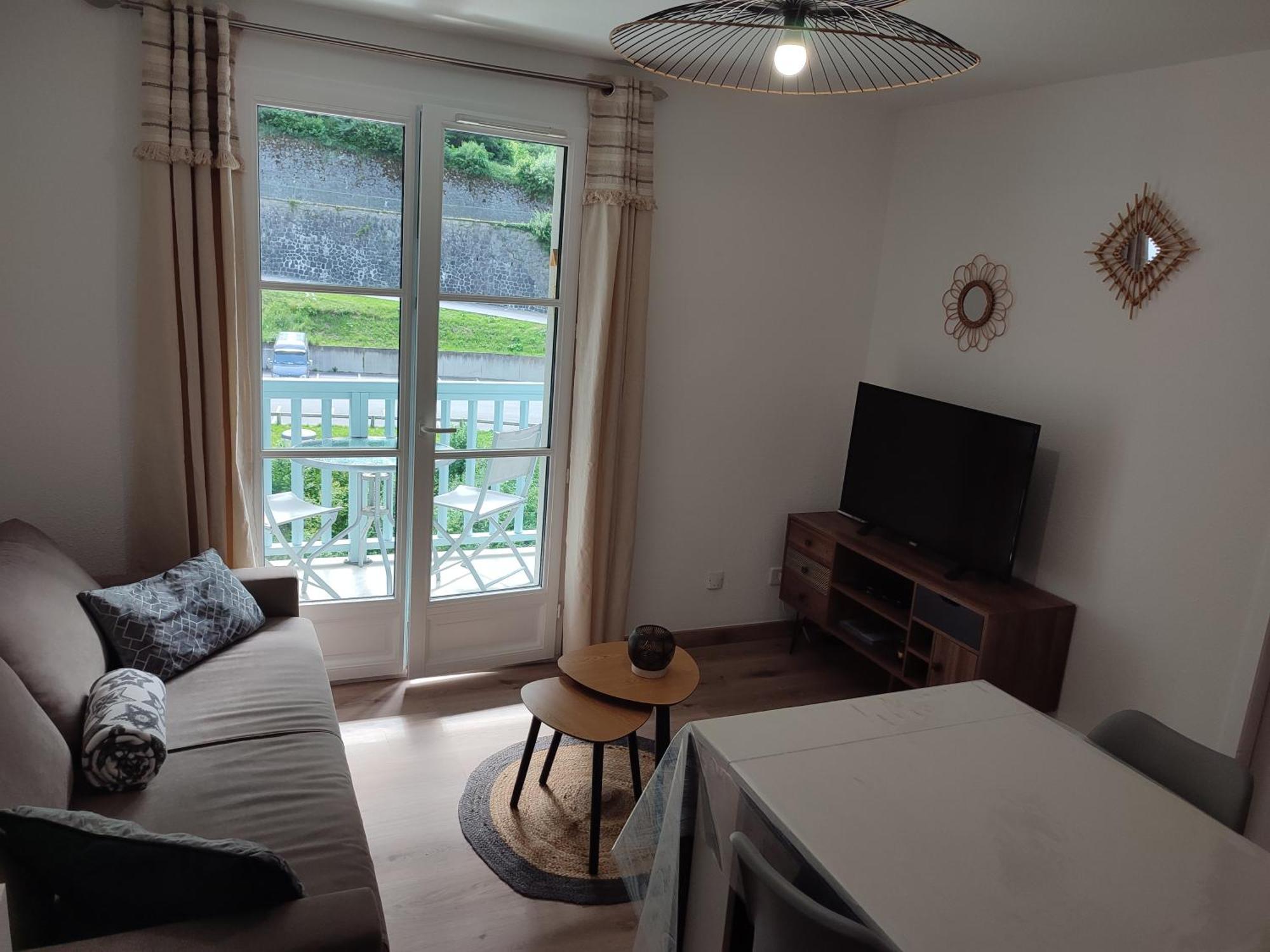 Charmant Appartement 4 Pers,Vue Montagne Avec Parking Prive Et Balcon كوتيريه المظهر الخارجي الصورة
